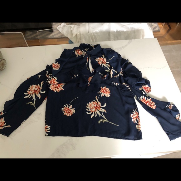 BB Dakota Tops - Nwot bb Dakota navy flowered long sleeve blouse